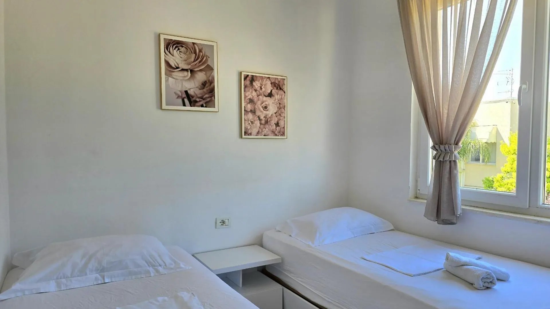 Sunny Beach Apartments - 162 Durrës 0*,