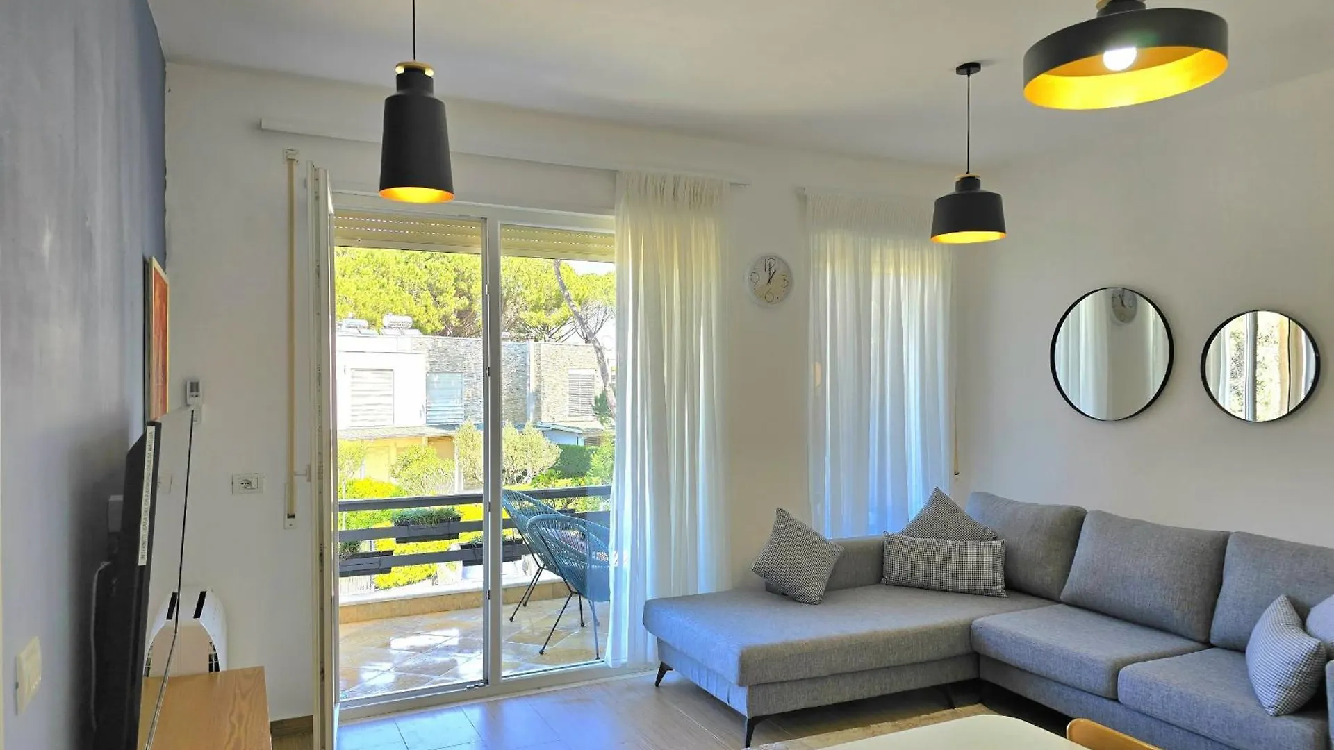 Sunny Beach Apartments - 162 Durrës